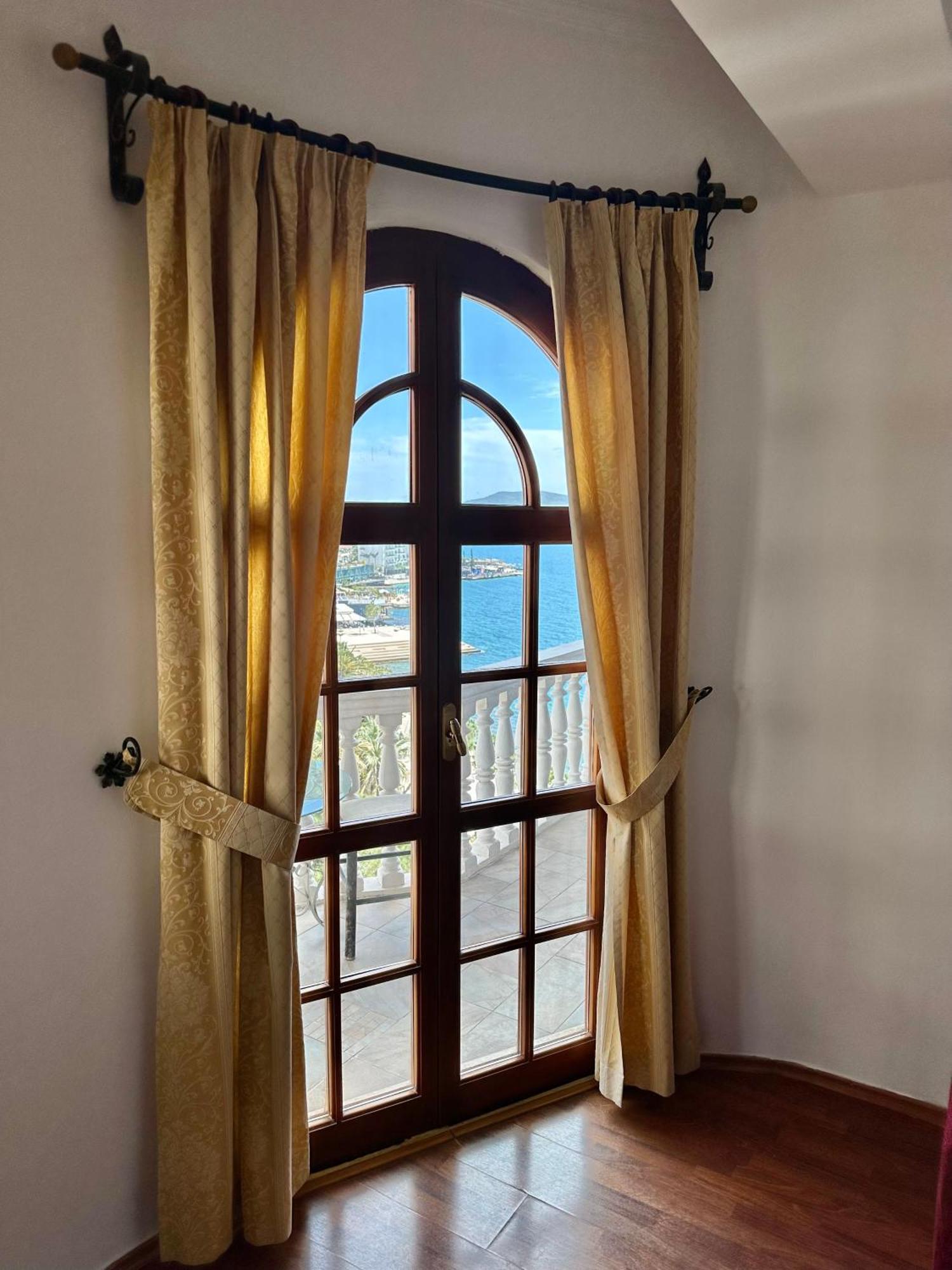 Monte Cristo Hotel With Rooftop Pool Sarandë Exterior foto